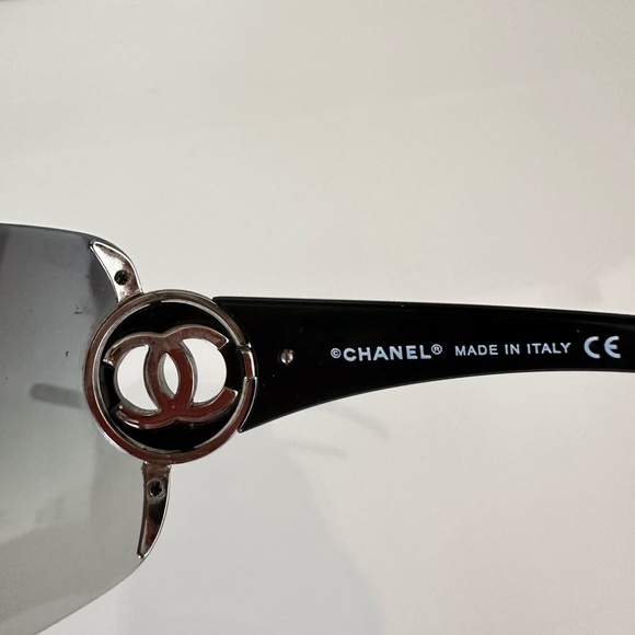 CHANEL SUNGLASSES FRAMELESS CC LOGO 1425 BLACK GRADIENT WITH SILVER ACCENT CC - Picture 8 of 16